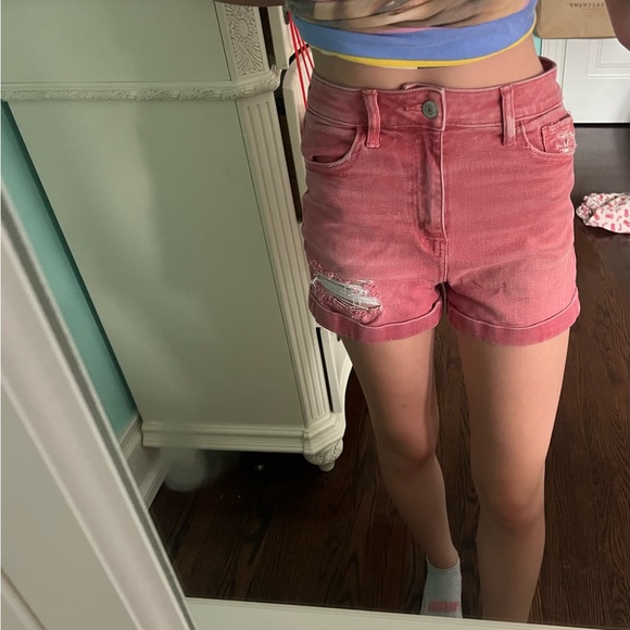 Pink AE shorts - Picture 1 of 4